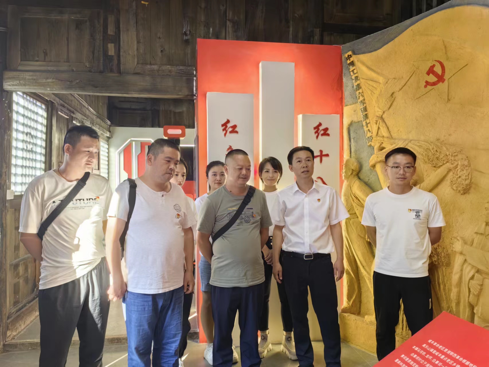 組織公司黨員干部到紅色美麗鄉(xiāng)村高樂山鎮(zhèn)白果壩村開展紅色教育.jpg